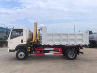 Camion benne HOWO 2026 neuf, équipé d'une grue à flèche pliante 3 segments de 4T