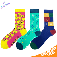 Vente en gros Prix bas Chaussettes sport en coton unisexe Fashion Colorful Custom Logo Socks Men
