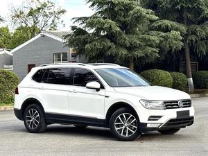 Volkswagen <span class=keywords><strong>Tiguan</strong></span> L 330TSI DSG Comfort Edition <span class=keywords><strong>2018</strong></span> d'occasion, SUV essence 186 ch 320 Nm, spacieux pour la famille, très demandé - Product Image 3