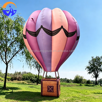 Modèle de montgolfière gonflable géante personnalisée et colorée avec panier pour décoration suspendue au plafond de centre commercial, événements et fêtes