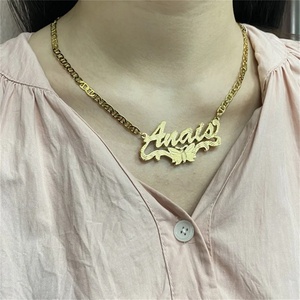 Collana QIUHAN OEM personalizzata con doppia targhetta, ciondolo a farfalla con <span class=keywords><strong>nome</strong></span>, collana in acciaio inossidabile, regalo carino <span class=keywords><strong>per</strong></span> ragazze - Product Image 5