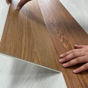 Revêtement <span class=keywords><strong>de</strong></span> sol SPC super imperméable, écologique, résistant à l'usure <span class=keywords><strong>de</strong></span> qualité AC4, antidérapant, design imitation bois pour salle <span class=keywords><strong>de</strong></span> sport - Product Image 2