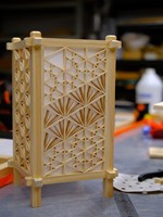 Lámpara de Mesa Artesanal Tradicional Japonesa Kumiko, de Madera y Papel Shoji, Origen China, Fusión de Tradición y Modernidad para Diwali