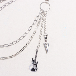 Cadena de cintura metálica de doble capa estilo hip hop con colgante de guitarra para uso casual, cadena corporal de aleación de zinc - Product Image 4