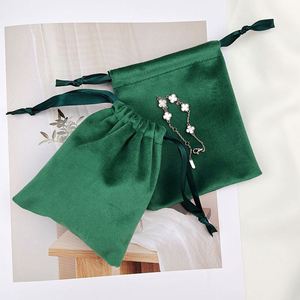 Pochette à bijoux en velours épais vert foncé avec cordon de serrage, sac cadeau de luxe en velours doux pour emballage de colliers et bracelets, logo et taille personnalisés - Product Image 2