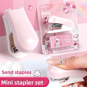 Mini <span class=keywords><strong>Engrapadora</strong></span> Manual de Plástico con Diseño de Dibujos Animados, Capacidad para 20-25 Hojas - Product Image 3