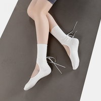 Chaussettes tube décontractées en tricot sans couture pour femme, antidérapantes, pour Pilates et Yoga, avec design sans talon, faciles à enfiler, pour usage quotidien, automne, avec bordure extérieure.