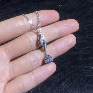 Collana con Pendente in Argento 925 e Moissanite, Design Elegante e Scintillante, Vendita all'Ingrosso per Rivenditori e <span class=keywords><strong>Distributori</strong></span> - Product Image 4