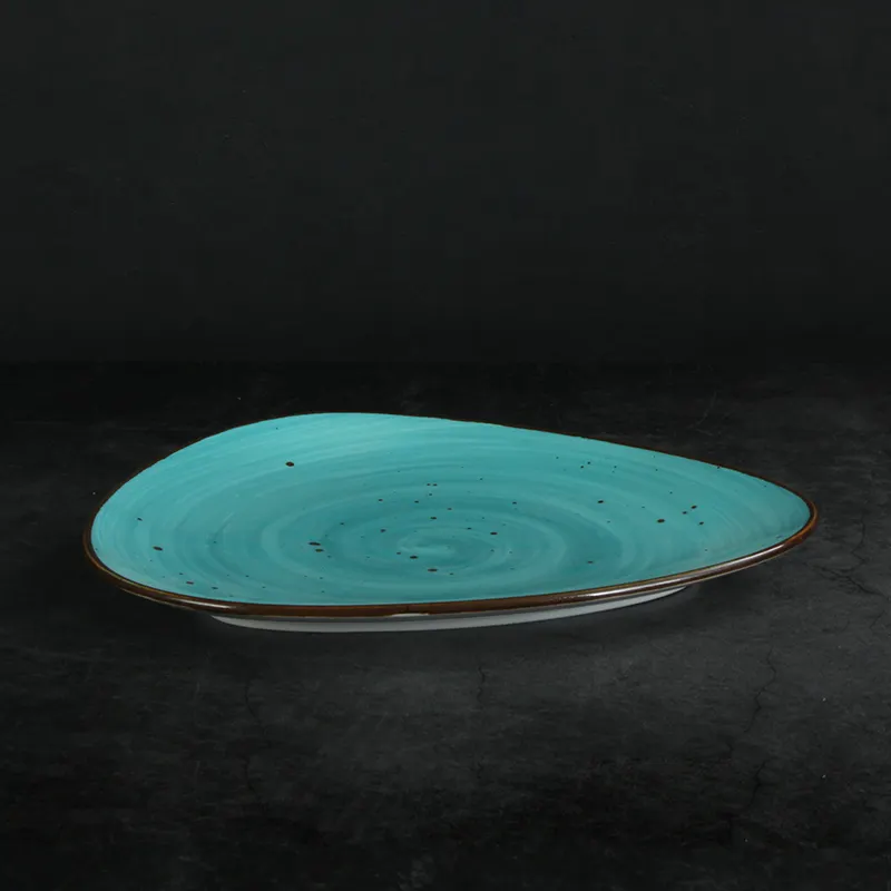 Plato triangular de 10.5"