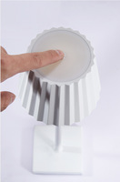 Lampe de table LED rechargeable en gros d'usine, lampe portable à intensité tactile, couleur personnalisable pour la maison, l'hôtel, le restaurant, la station balnéaire, cadeau