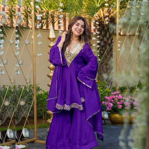 Chal de Seda Morado Bordado con Espejos, Prenda Tradicional India y Pakistaní para Mujer, para Todas las Temporadas - Product Image 2