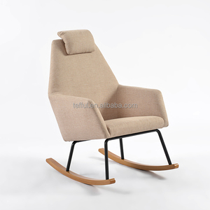 Silla Mecedora Cómoda con Reposacabezas Ajustable y Bolsillo para Lactancia Materna y Cuidado de Recién Nacidos - Product Image 1