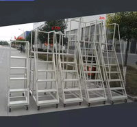 Échelle industrielle mobile avec construction en acier isolé, capacité de 150 kg, 10-12 marches, design moderne pour usage en entrepôt