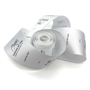 Étiquettes de vêtements lavables en <span class=keywords><strong>tissu</strong></span> satiné polyester tissé sur mesure, coupe droite, étiquettes de nom - Product Image 1