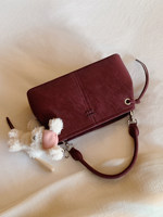 Sac seau à cordon pour femme en cuir PU texturé souple avec breloque poupée, poignée supérieure et bandoulière