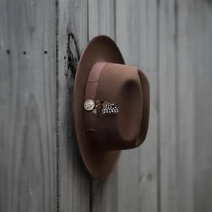 Chapeau Fedora Trilby en laine marron avec accent plume, bord court, unisexe, décontracté, pour fêtes et voyages - Product Image 3