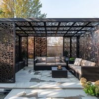 Pergola ornementale CNC découpée au laser avec motifs géométriques paramétriques et acier résistant aux intempéries