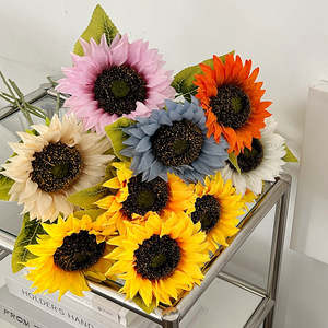 Bouquet de tournesols artificiels en soie jaune-orange pour décoration intérieure et accessoires de mariage - Product Image 3