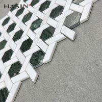 Mosaïque moderne en pierre naturelle à jet d'eau, carrelage imperméable résistant aux rayures pour murs et sols de salle de bain d'hôtel, et balcons extérieurs