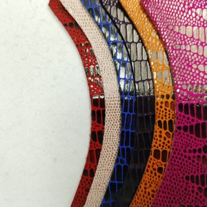 Résistant à l'abrasion résistant à l'eau Anti-Pill Blackout Fair <span class=keywords><strong>Pas</strong></span> <span class=keywords><strong>cher</strong></span> <span class=keywords><strong>de</strong></span> haute qualité en cuir PU pour chaussures Tissu en cuir synthétique PU - Product Image 5