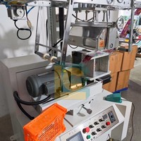 Machine d'impression par transfert thermique semi-automatique pour paniers à fruits en plastique avec cadre rotatif double face
