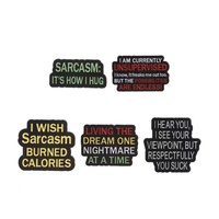 En gros, Pin's en émail coloré en forme de lettre avec citation sarcaste amusante, en alliage de zinc nickelé noir, pour veste en jean, sac à dos, chapeau