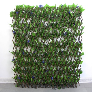 Clôture en treillis extensible en bois revêtu de PVC facile à installer pour l'extérieur - Étanche, écologique et facile à assembler pour les balcons - Product Image 5