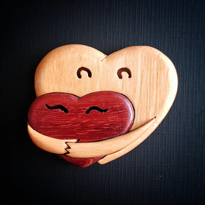 Pendentif Cœur Rouge Créatif en Bois pour la Saint-Valentin, Nouveauté Artisanale, Cadeau Idéal pour les Fêtes, Vente en Gros Direct Usine - Product Image 5