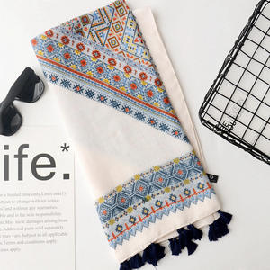 Asciugamano da spiaggia bianco e nero della foto dello scialle della protezione solare di viaggio di estate della sciarpa di cotone e di lino di stile etnico della boemia - Product Image 2