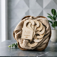 Séparateurs de placard en bois personnalisés, étiquettes de rangement pour penderie pour le tri des vêtements d'enfants, accessoires de rangement pour placard de chambre d'enfant