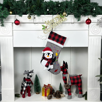 Chaussettes de Noël personnalisées en polyester brodé rouge et blanc de 18 pouces, motif 3D en flanelle, Père Noël, renne, ours polaire, pingouin, bonhomme de neige, cheminée