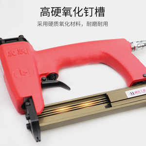 Clavadora Neumática Tiger Leap P622A, Diámetro de Clavo de 2.5 mm, Herramienta Neumática con Cable de Aleación de Aluminio para Trabajos en Madera - Product Image 2