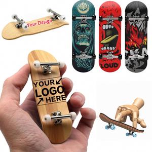 Mini Skateboard à Doigts en Bois Personnalisable avec LOGO, Roues à Roulement Professionnelles, Cadeau Interactif pour Enfants et Adultes, Motif Dessin Animé - Product Image 1