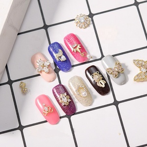Venta al por mayor Nail Art Chapado en oro Aleación de circón Encantos Adornos de uñas para accesorios de uñas - Product Image 1