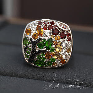 Anillo de la Serie Counterattack con Incrustaciones de Jade, Diopsido Natural, Citrino, Granate y Zafiro Blanco Sintético - Product Image 3