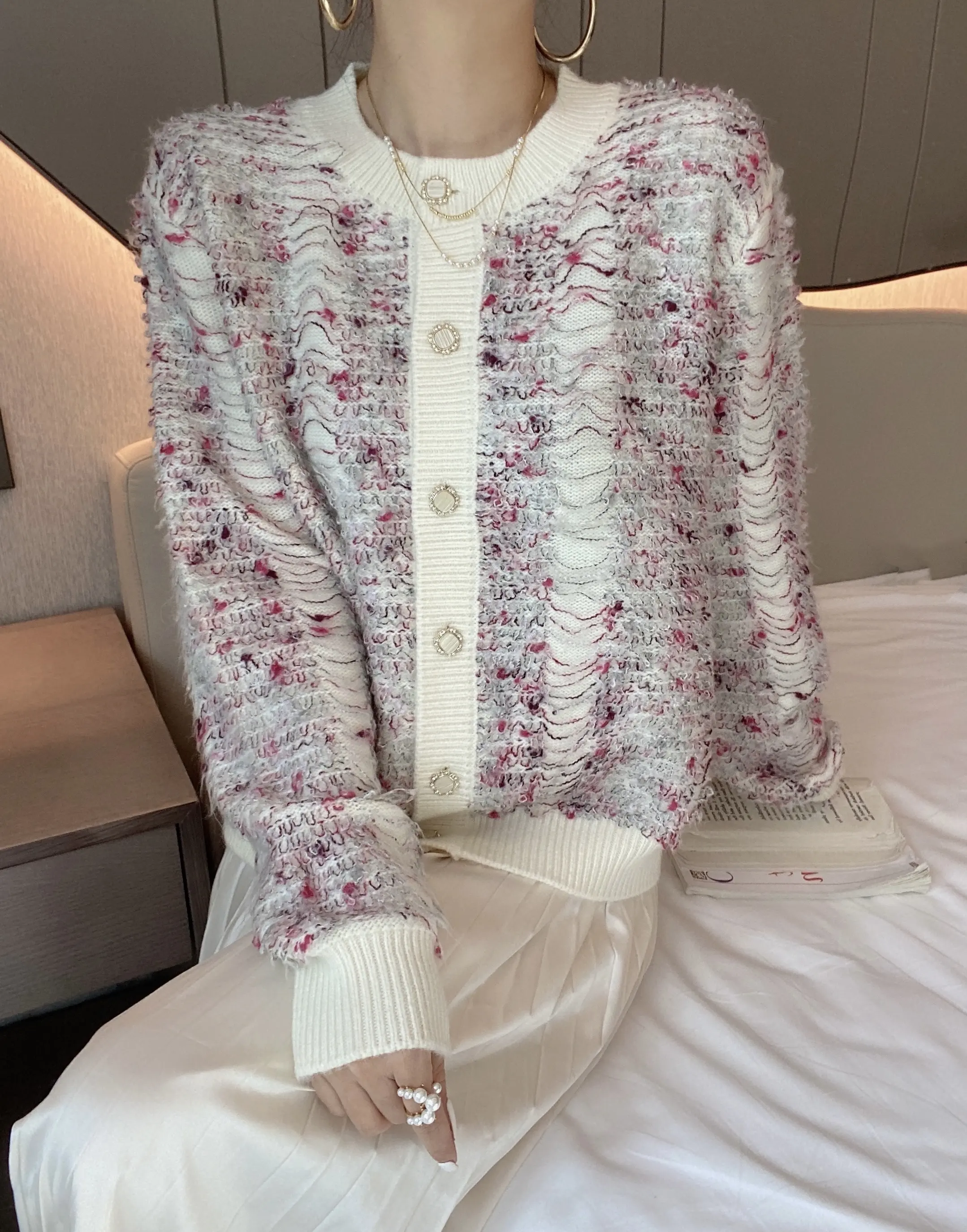 Suéter suelto de mujer con estampado de agujeros flecos puntos de colores cuello medio