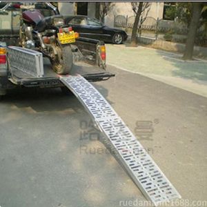 Rampe de moto en alliage d'aluminium, capacité de charge 340 kg, plateforme de chargement arrière antidérapante pour le transport de VTT et de motos - Product Image 1