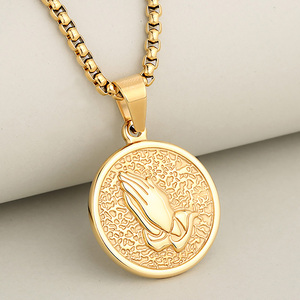 Collar de Acero Inoxidable con Colgante de Mano de Oración, Joyería Religiosa al por Mayor, Chapado en Oro de 18K para Hombres y Mujeres - Product Image 2