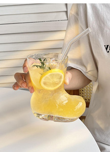 Copo Transparente em Forma de Bota com Canudo, Copo Plástico Reutilizável para Bebidas Frias em Festas e Bares - Product Image 4
