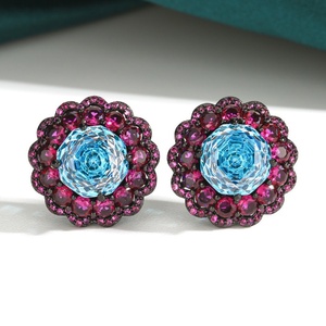 Boucles d'oreilles de haute qualité en cuivre écologique 10*10mm avec zircon vert, plaquées or noir, anti-ternissement, pour un usage quotidien - Product Image 4