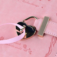 Carnet à serrure en forme de cœur rose en cuir PU avec gravure de rose et serrure à mot de passe