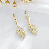 Boucles d'oreilles pendantes en forme de feuille incrustées de zircon pour un usage quotidien et pour les rendez-vous