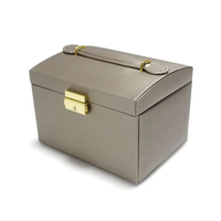Boîte de rangement de bijoux en cuir de luxe avec design à trois couches, fermeture à boucle, grande capacité pour l'exposition de boucles d'oreilles et de colliers