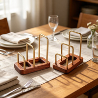 Porte-serviettes personnalisé minimaliste en noyer et laiton pour ornement de table de salle à manger de style ferme