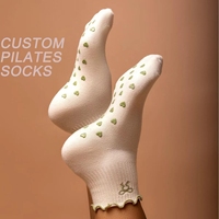 Chaussettes de sport antidérapantes supérieures pour Pilates et Yoga - Écologiques, respirantes, en Spandex/Nylon/Coton avec logo personnalisé sur le dessous