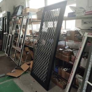 Serrure à crochet à <span class=keywords><strong>3</strong></span> <span class=keywords><strong>points</strong></span> combinant une calandre diamantée en aluminium et une <span class=keywords><strong>porte</strong></span> moustiquaire de sécurité en acier inoxydable 304 316 pour l'extérieur - Product Image 3