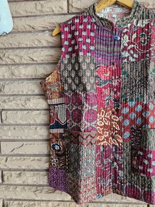 Nouvelle veste sans manches matelassée pour femme, style hiver, imprimé floral indien fait main, cadeau pour elle - Product Image 5