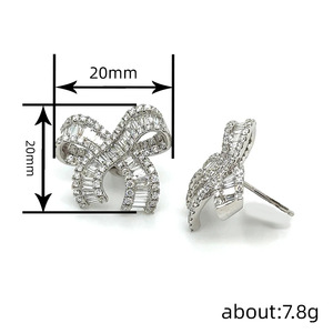 Orecchini a perno a forma di farfalla da donna, stile dolce, per uso quotidiano, accessorio per l'orecchio, gioiello alla moda per outfit. - Product Image 4