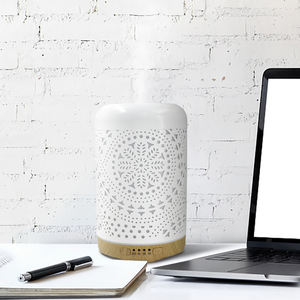 เครื่องเพิ่มความชื้นในอากาศแบบกลวงทำจากเหล็กดัดสำหรับใช้ในครัวเรือนเครื่องพ่นไอน้ำน้ำมันหอมระเหยไร้เสียงไฟ LED เจ็ดสี360องศา - Product Image 3