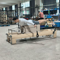 Dua Penutup  Warna Pelapis Kustom dan Logo BB Strata Rock Maple Wood Pilates Reformer